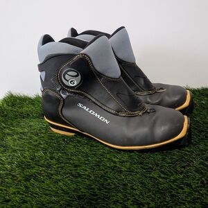 Salomon Black and Gray Cross-Country Ski Boots with Tan Trim